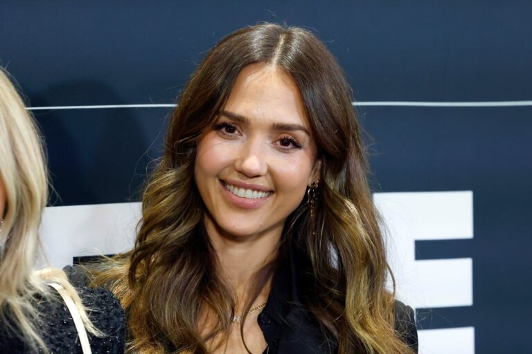 Jessica Alba's First Red Carpet Look Post-Split from Cash Warren