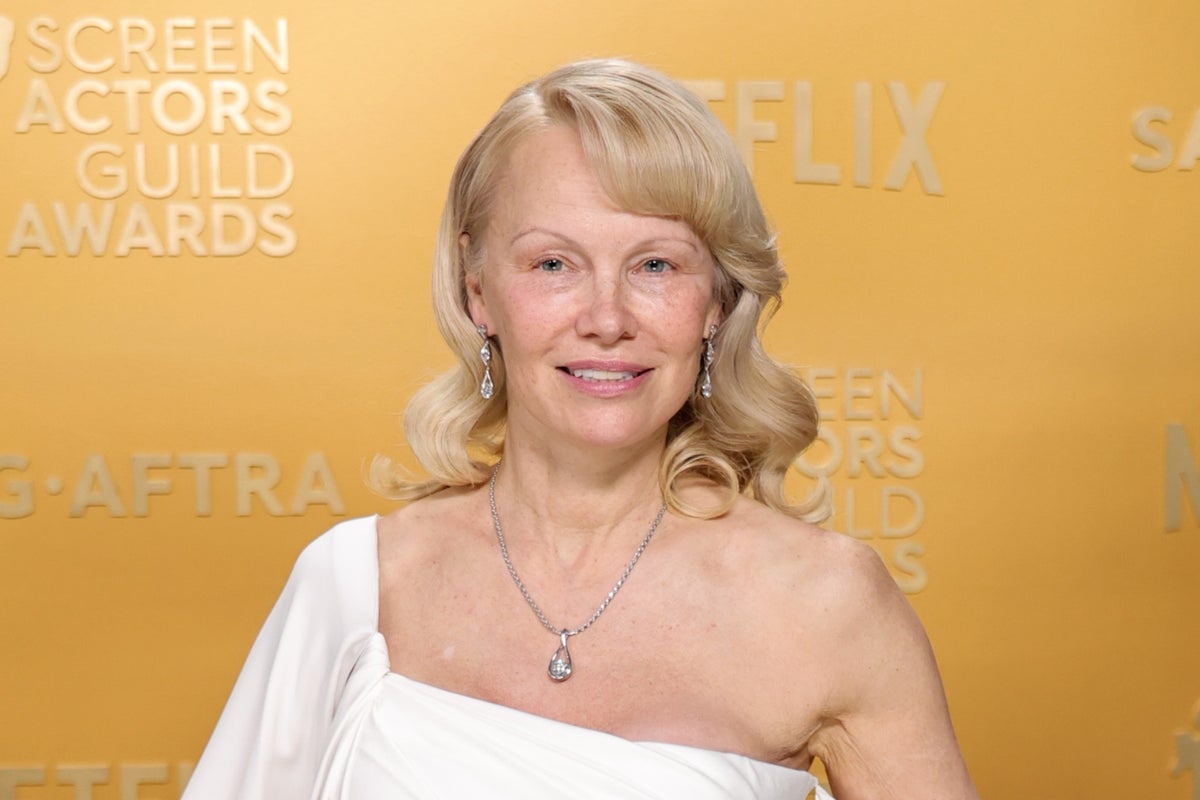 Pamela Anderson's No-Makeup Look at SAG Awards: A Bold Red Carpet Statement