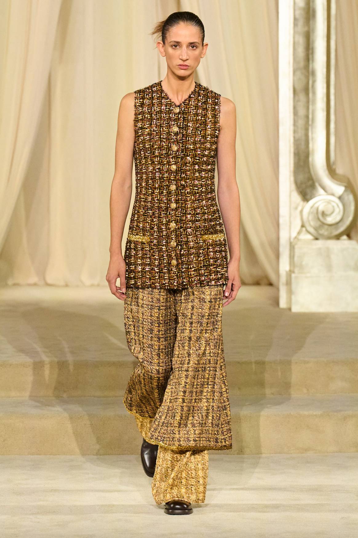 Chanel Fall Winter 2025, Haute Couture. Chanel Fall Winter 2025, Haute Couture.