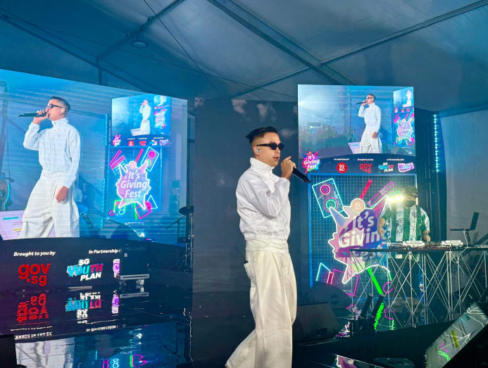 Alyph performing