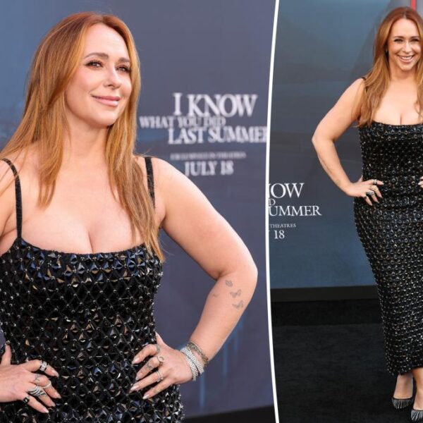 Jennifer Love Hewitt Debuts Stunning Red Hair at 'I Know What You Did Last Summer' Premiere