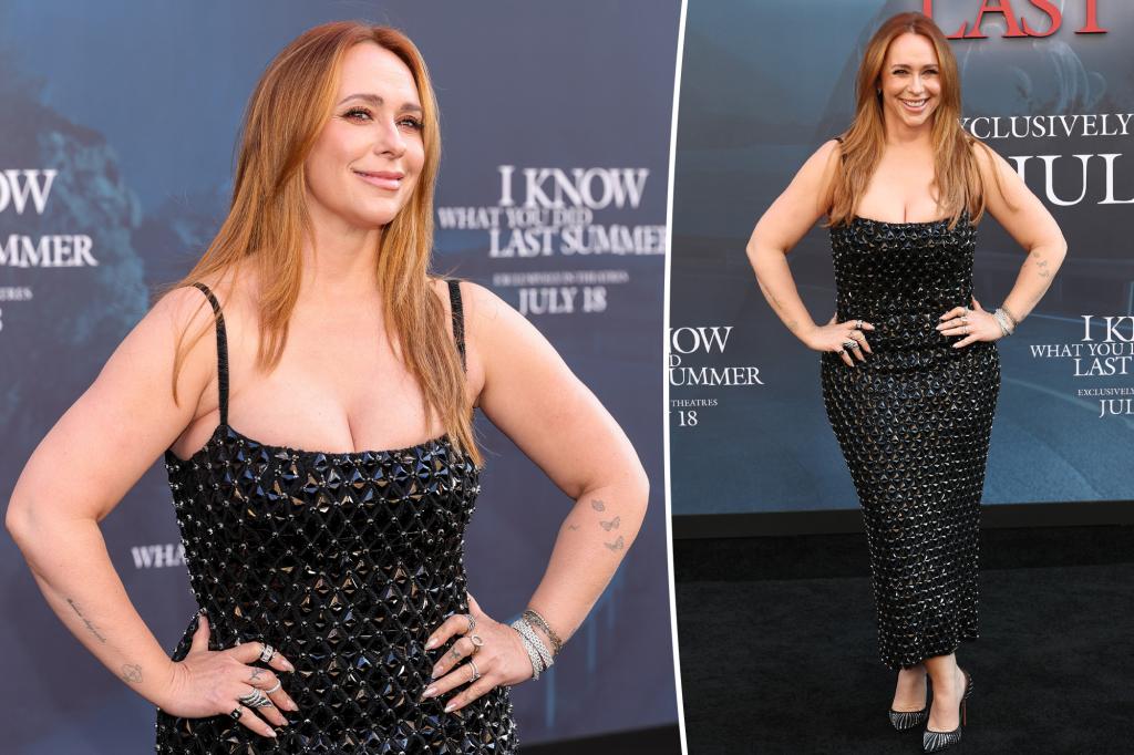 Jennifer Love Hewitt Debuts Stunning Red Hair at 'I Know What You Did Last Summer' Premiere