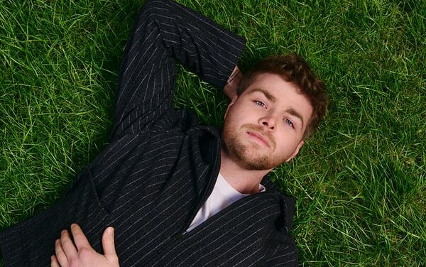 Alex Warren’s 'Ordinary' Sets New Record on Australian Music Charts