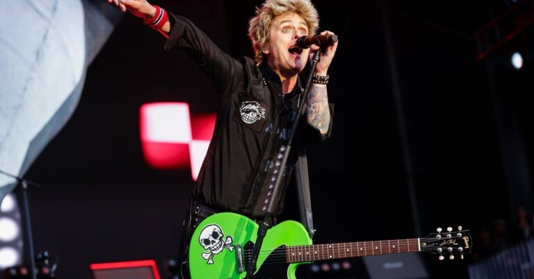 Billie Joe Armstrong Leads Fans in a 'Fuck Donald Trump' Chant at Green Day Show