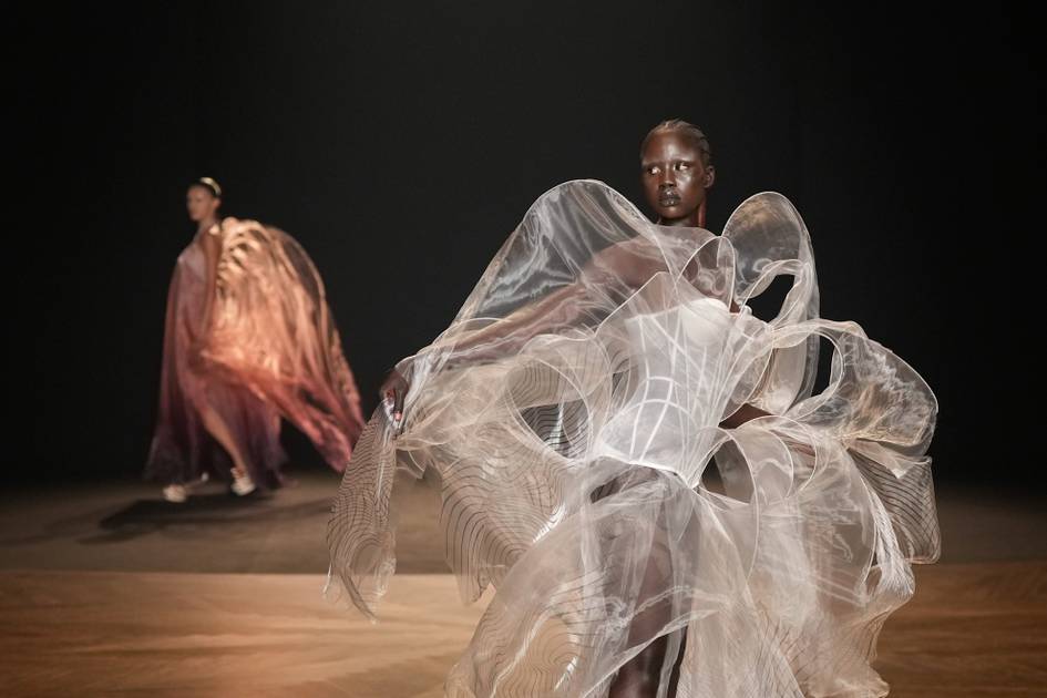 Iris Van Herpen's Jellyfish-Inspired Dresses & Schiaparelli's Futuristic Fashion