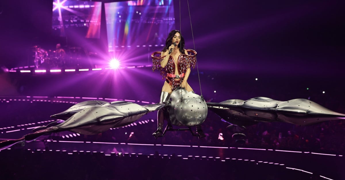 Katy Perry Faces Midair Setback as Butterfly Prop Drops During Performance