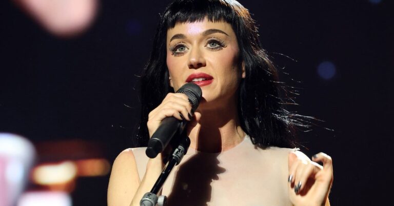 Katy Perry Wraps up Australian Concert in Tears After Orlando Bloom Split