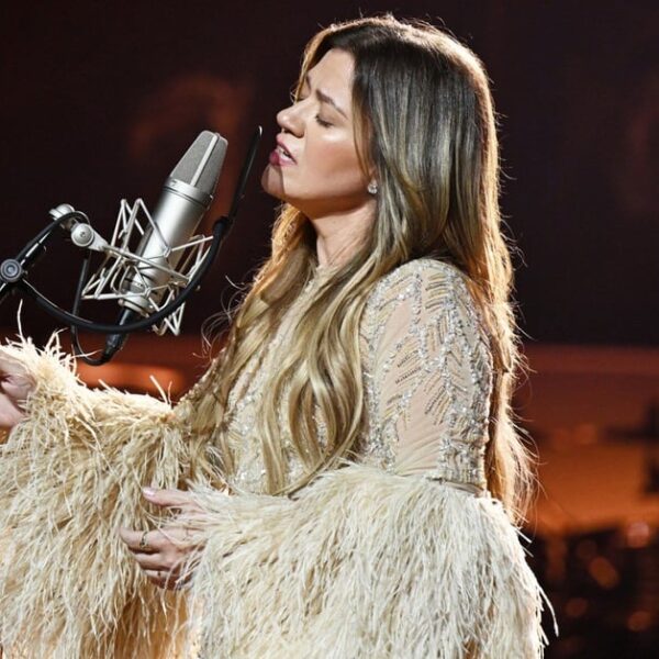 Kelly Clarkson Partners with HarbourView Equity to Sell Catalog Stake