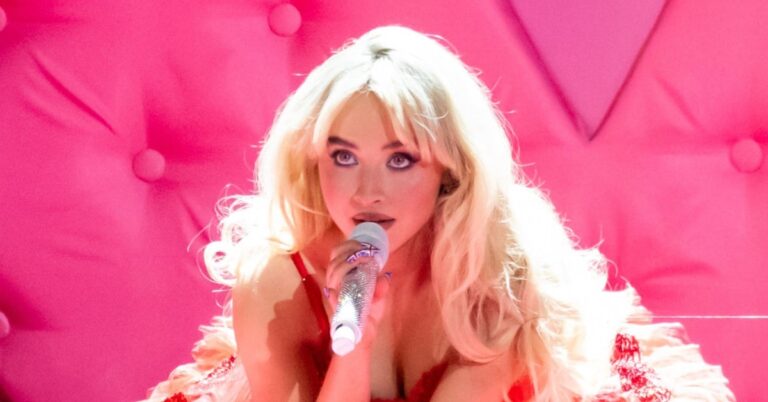 Sabrina Carpenter Joins Duran Duran for 'Hungry Like the Wolf' Performance