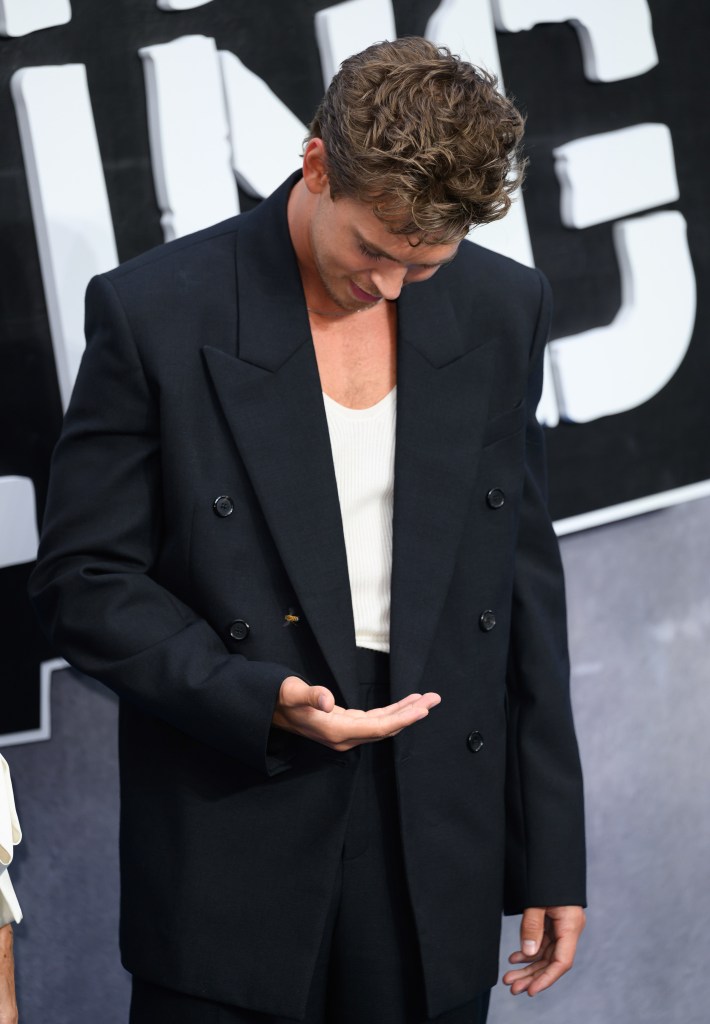 Austin Butler distracted by a bee at the UK premiere of 'Caught Stealing.'