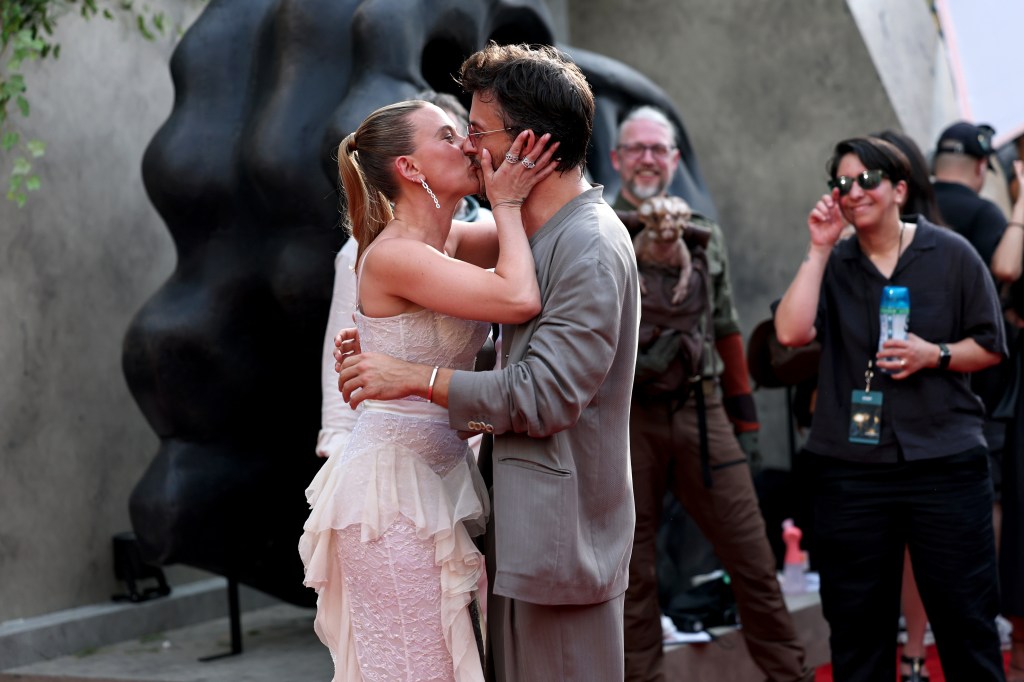 Scarlett Johansson and Jonathan Bailey sharing a kiss