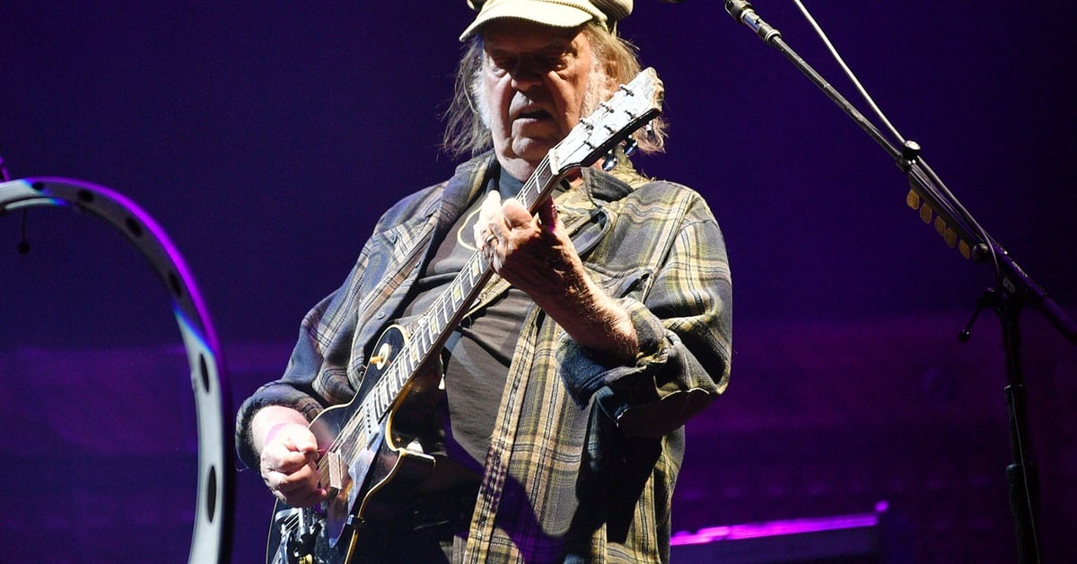 Neil Young Delivers First Live Performance of 'This Note's For You' in 28 Years