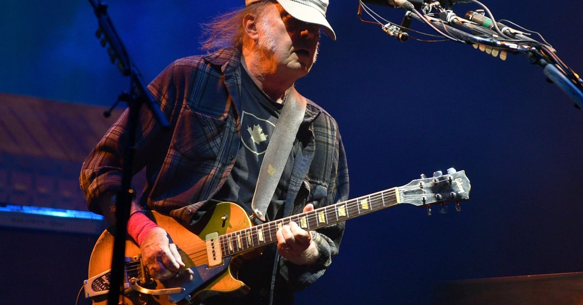Neil Young Revives Reagan-Era Protest Hit ‘Long Walk Home’ Live Again