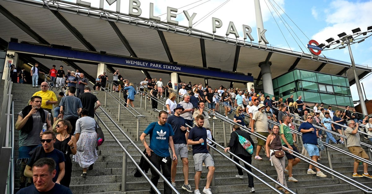 Oasis Concert Tragedy: Fan Dies in Fall at Wembley Stadium Performance