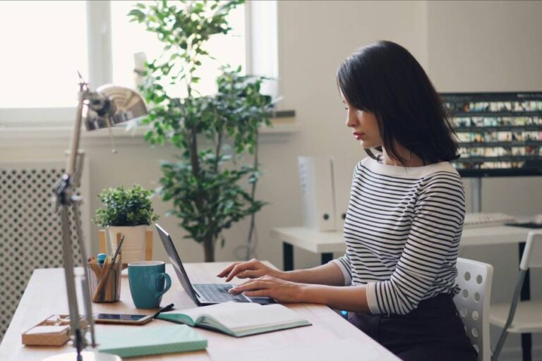 Share Your Thoughts: Participate in the 2025 FashionUnited Reader Survey!