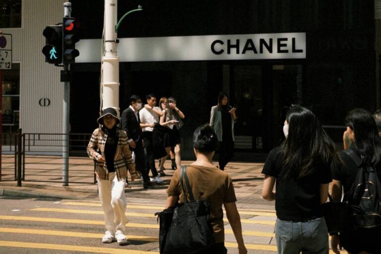 Tips from HR Experts to Shine Among Fashion and Luxury Candidates