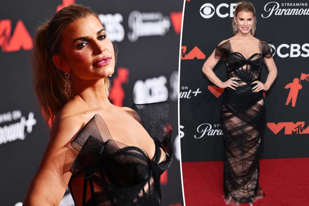 Jessica Simpson Stuns in Sheer Tulle Gown at the VMAs Red Carpet
