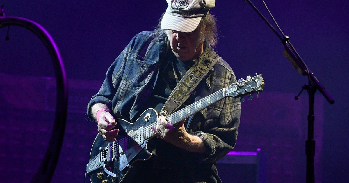 Neil Young Performs ‘Sail Away’ from ‘Rust Never Sleeps’ After 12 Years