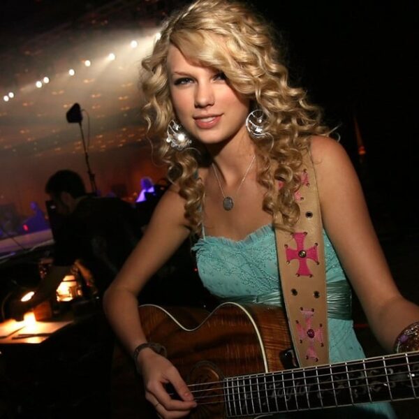Taylor Swift's Intimate Three-Hour Concert for Jeff Jarrett's Wife