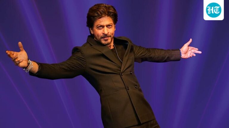 Shah Rukh Khan Makes a Triumphant Return as Filmfare Awards Host After 17 Years