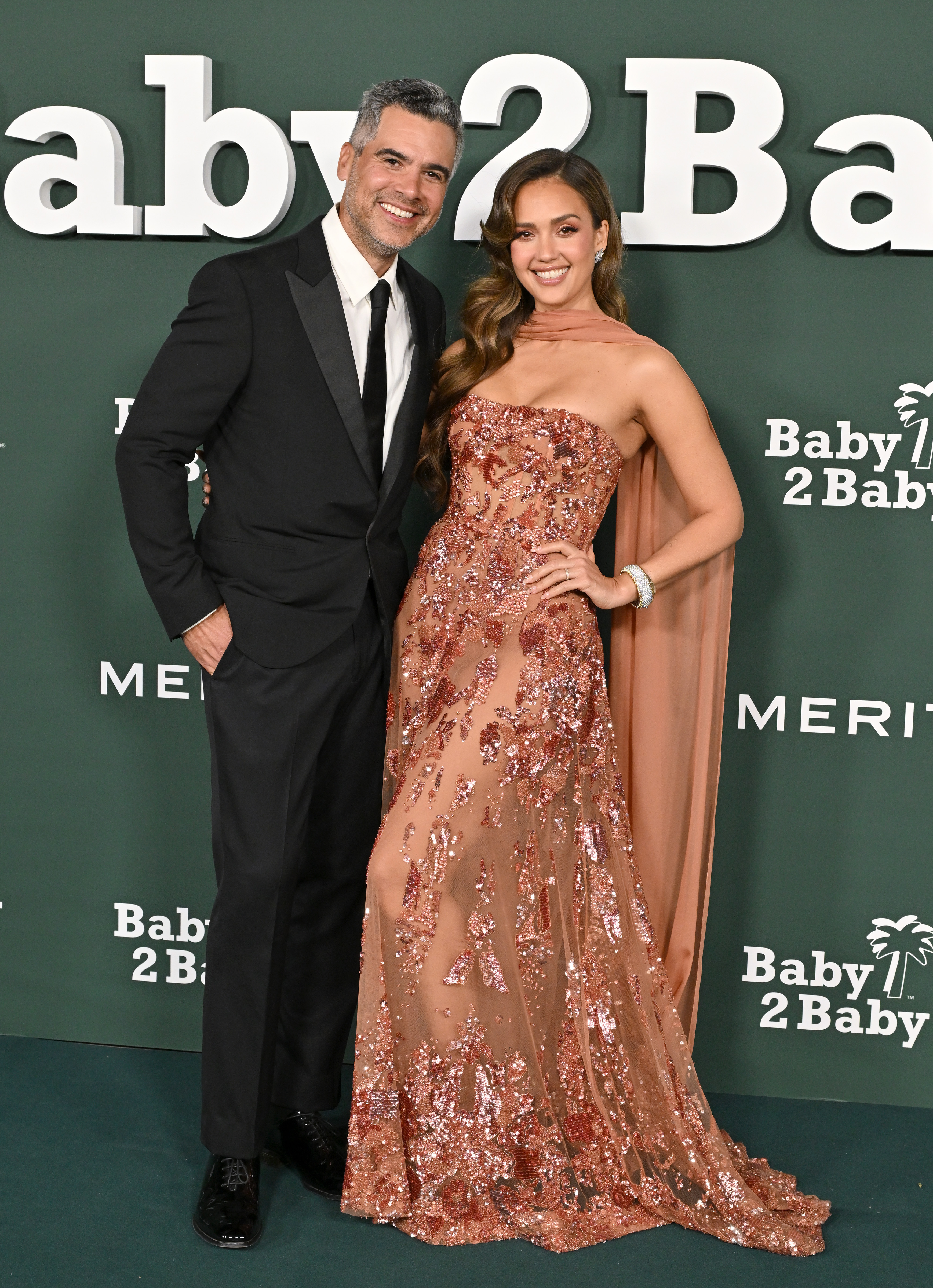 Cash Warren and Jessica Alba pose at the 2024 Baby2Baby Gala.