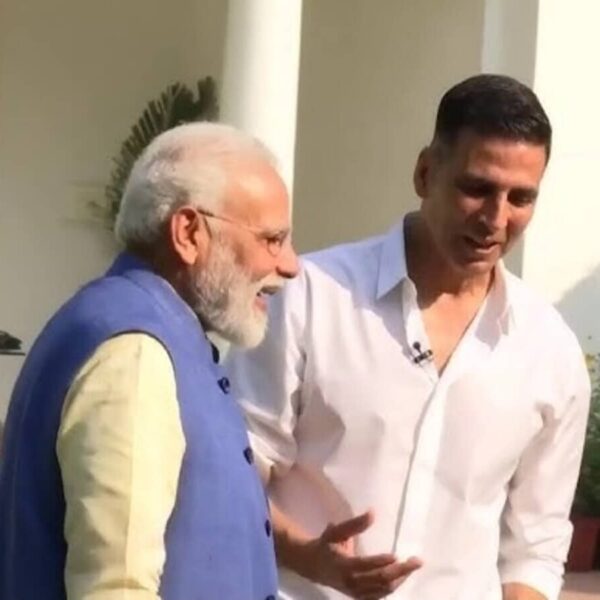 Akshay Kumar Playfully Questions PM Modi on Mangoes and CM on Oranges