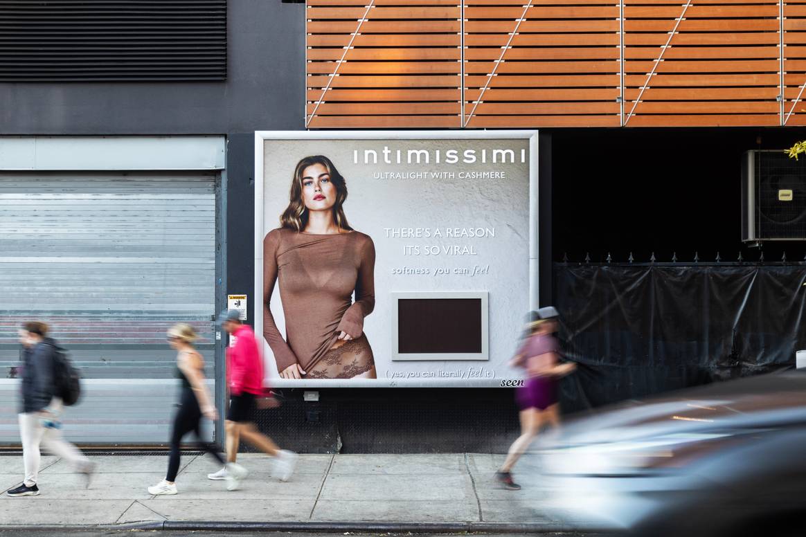 Intimissimi ‘Feel the Billboard’ campaign