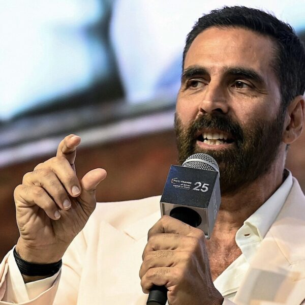 Akshay Kumar Asks CM Fadnavis About Oranges After Mango Query to PM Modi