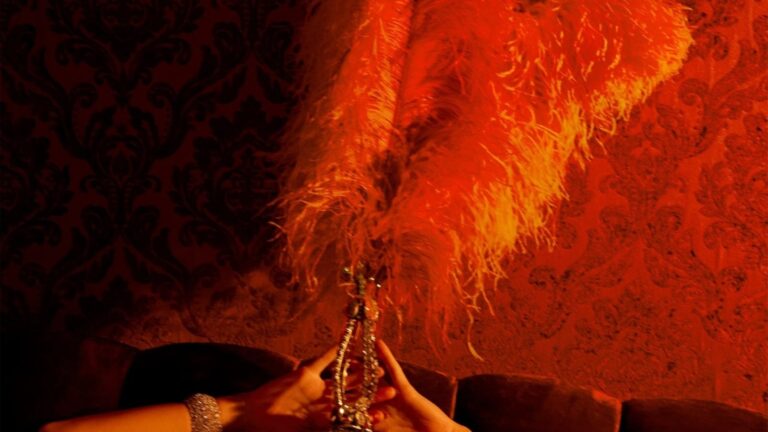 How Taylor Swift Revolutionized the Record Sales Industry