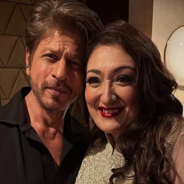 Sunita Ahuja Captures Joyful Selfie with Shah Rukh Khan at Diwali Party