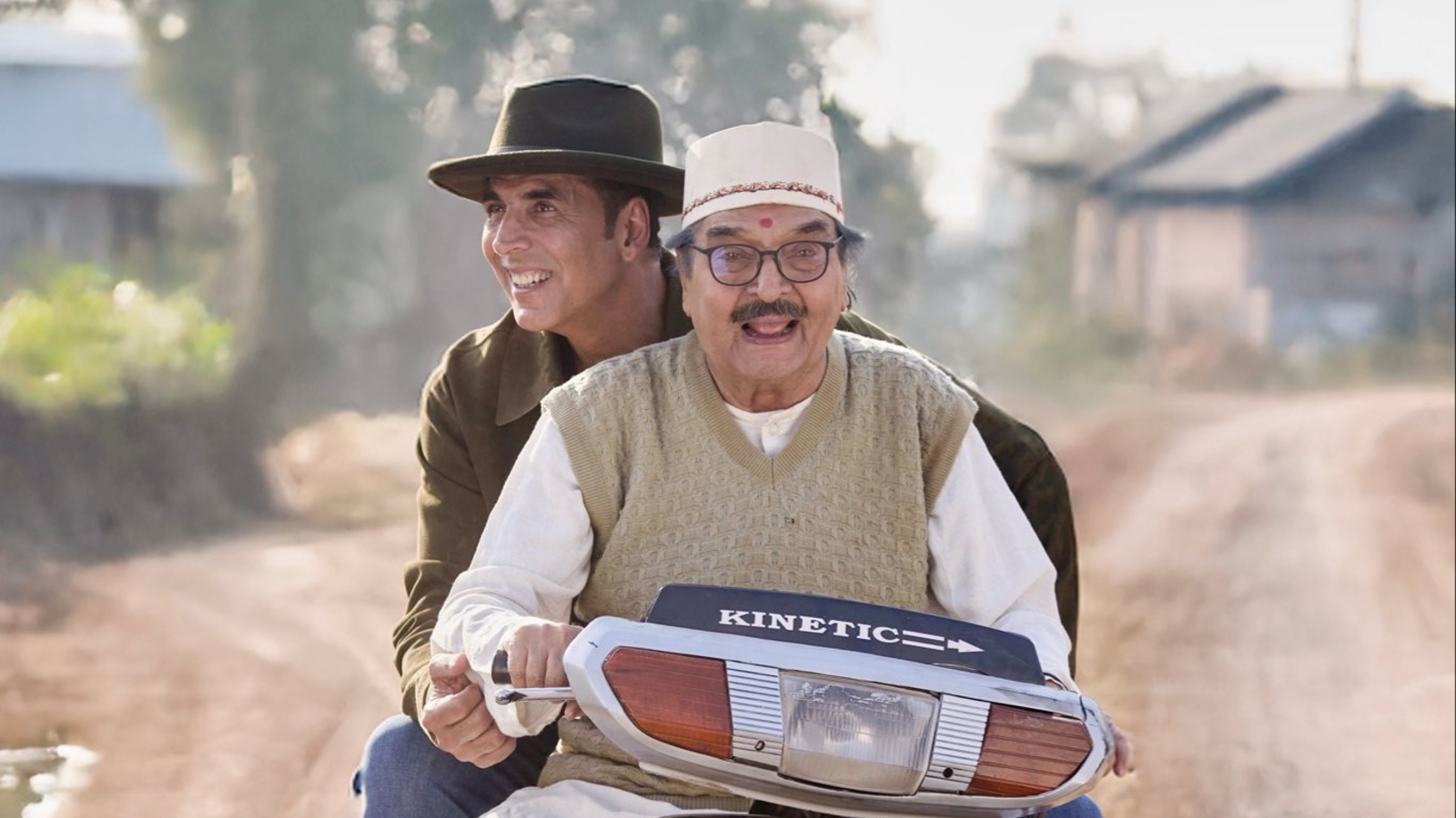 Akshay Kumar Mourning the Loss of Asrani, Says Priyadarshan After 45 Days Together