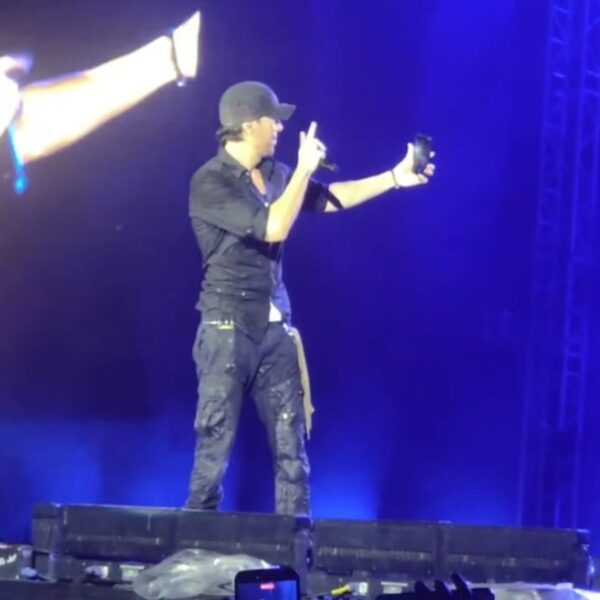 Enrique Iglesias Snaps Selfie After Fan Throws Phone at Mumbai Concert
