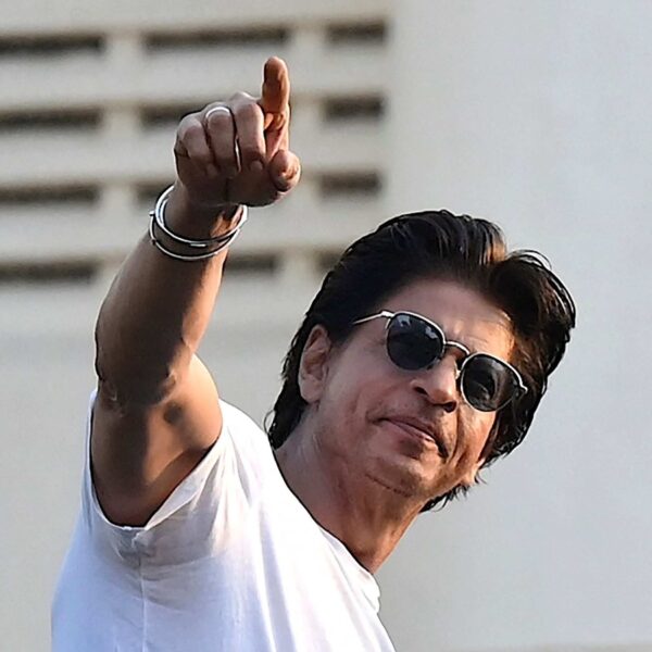 Shah Rukh Khan's Witty Response to Fan's Mannat Room Inquiry