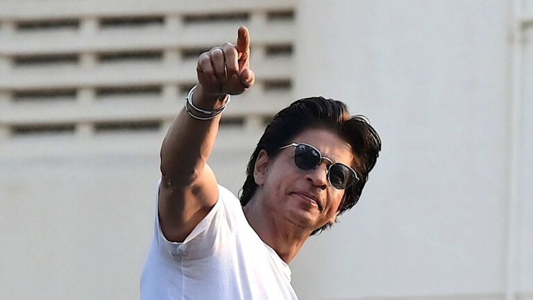 Shah Rukh Khan's Witty Response to Fan's Mannat Room Inquiry