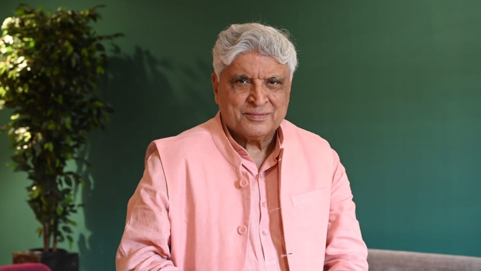 Javed Akhtar Responds Sharply to Troll Suggesting He Dress as a Woman
