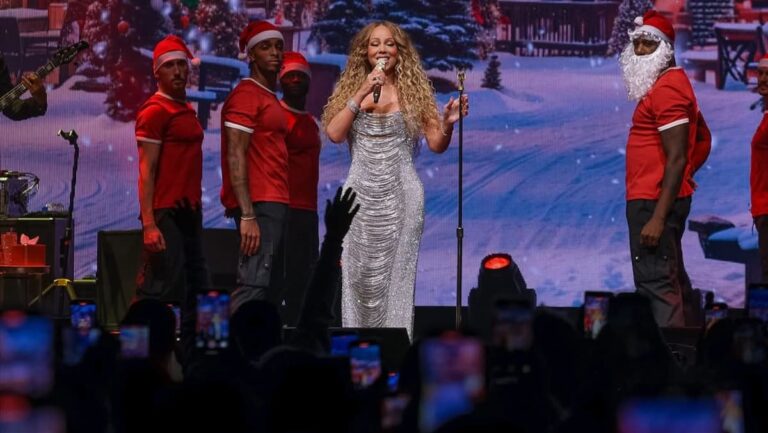 Mariah Carey Delights Manila with First Performance of 'All I Want For Christmas Is You'
