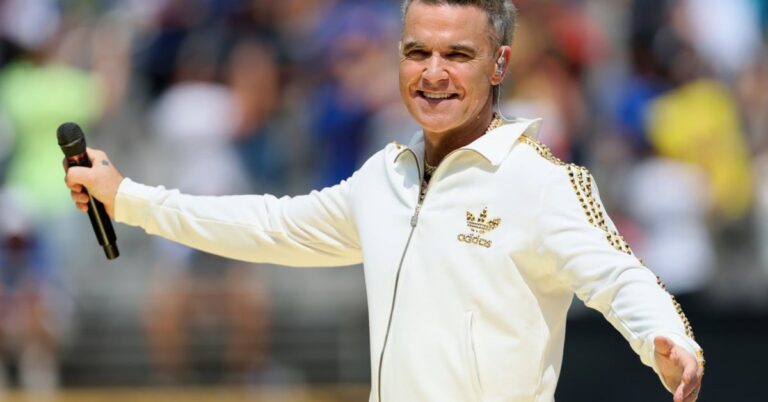 Robbie Williams Delays Album Release to Sidestep Taylor Swift Rivalry