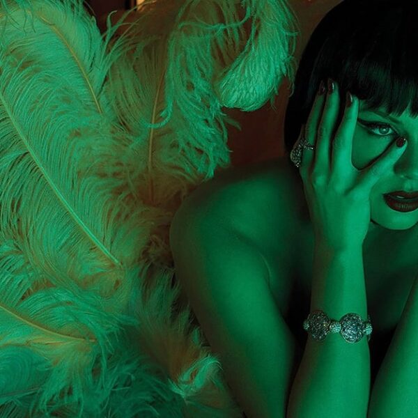Taylor Swift Unveils Acoustic Tracks from 'The Life of a Showgirl' on Special CDs