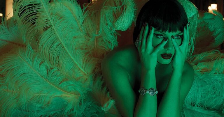 Taylor Swift Unveils Acoustic Tracks from 'The Life of a Showgirl' on Special CDs
