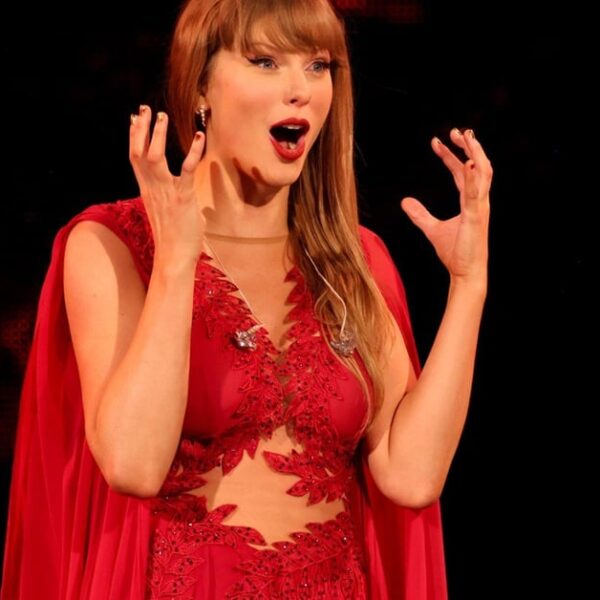 Taylor Swift's Fangirl Moment: Celebrating the Elizabeth Taylor & Backstreet Boys Mashup