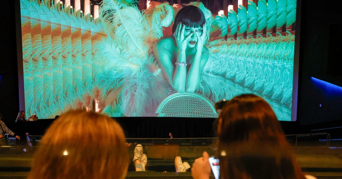 Taylor Swift's 'Life of a Showgirl' Aims to Outperform Adele's Record