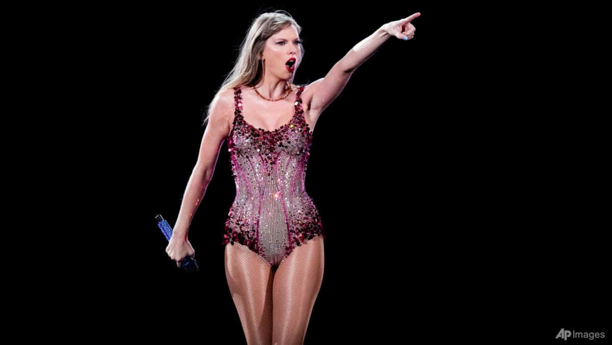 Taylor Swift's Showgirl Debut: 2.7 Million Copies Sold on Day One