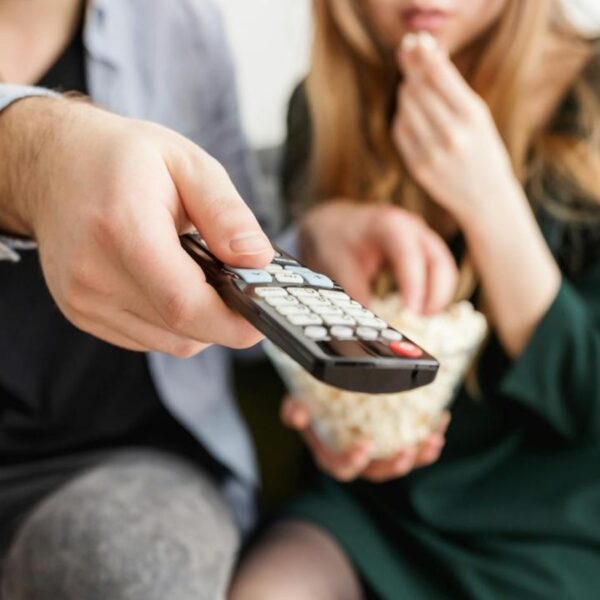 Veteran Artist Madhumati Passes Away at 84: Tributes from Akshay Kumar and More