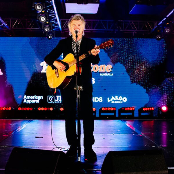 Travis Applauds Neil Finn's Exceptional Songwriting Talent